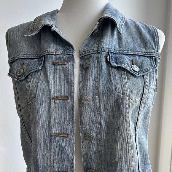 Levi’s Light-Wash Trucker Denim Vest, Frayed Collar & Waist Tabs – US M - Picture 1 of 10